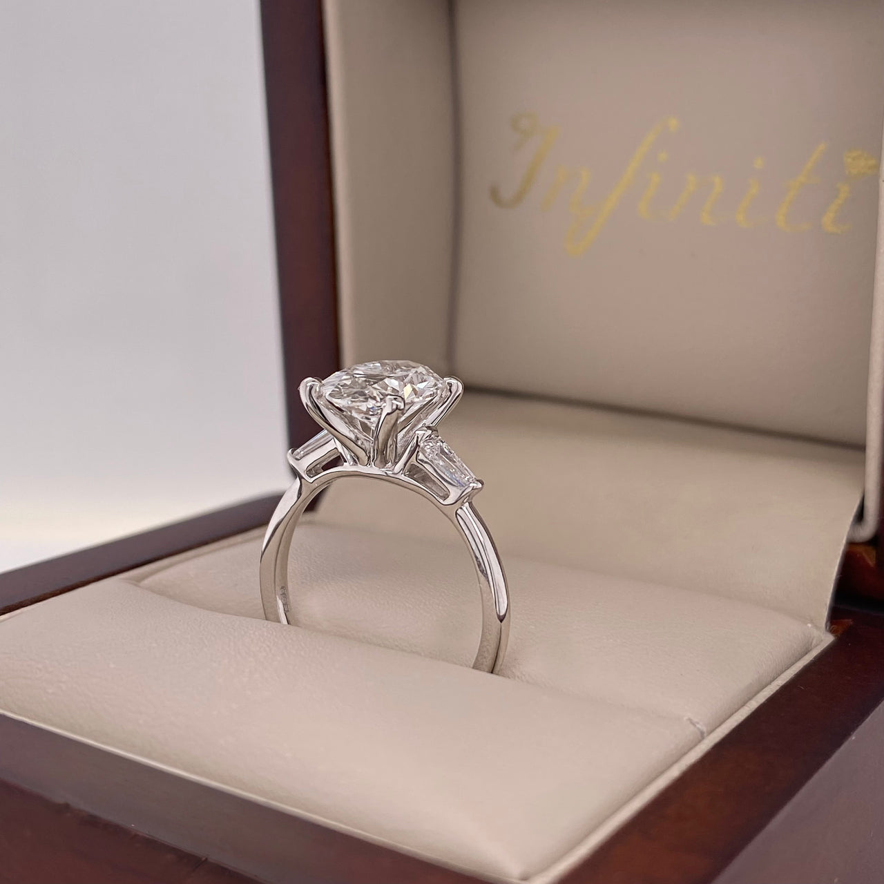 Anillo Oro Blanco 14k - 2.10 CTW Diamante de Laboratorio IGI