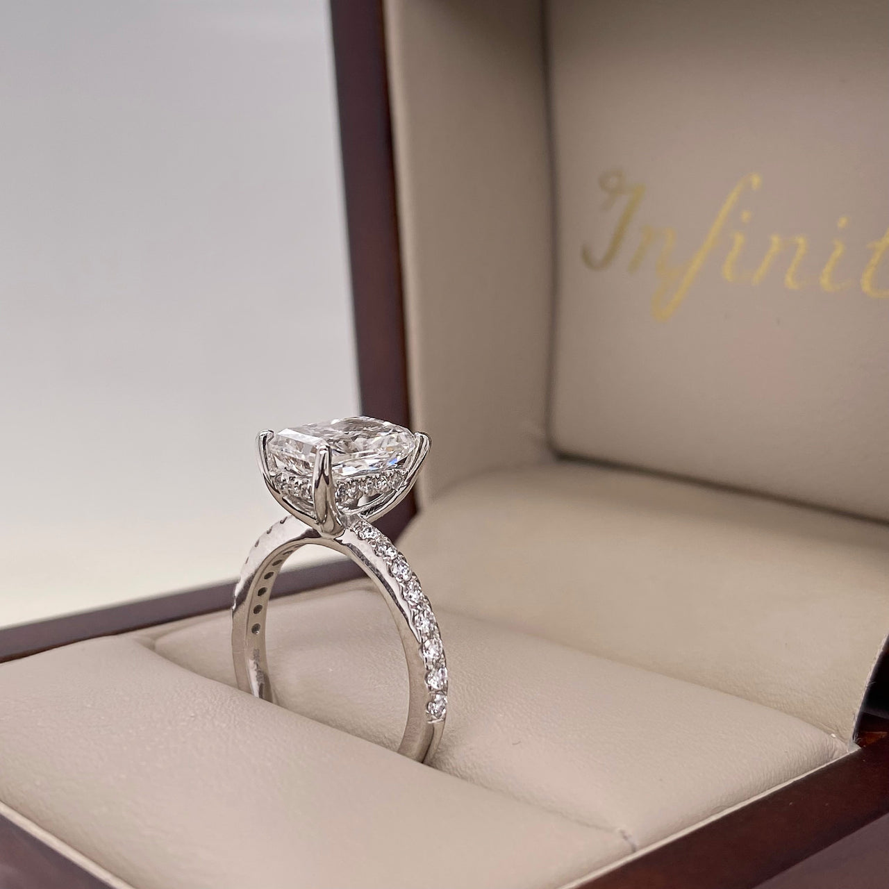 Anillo Oro Blanco 14k - 2.30 CTW Diamante de Laboratorio IGI