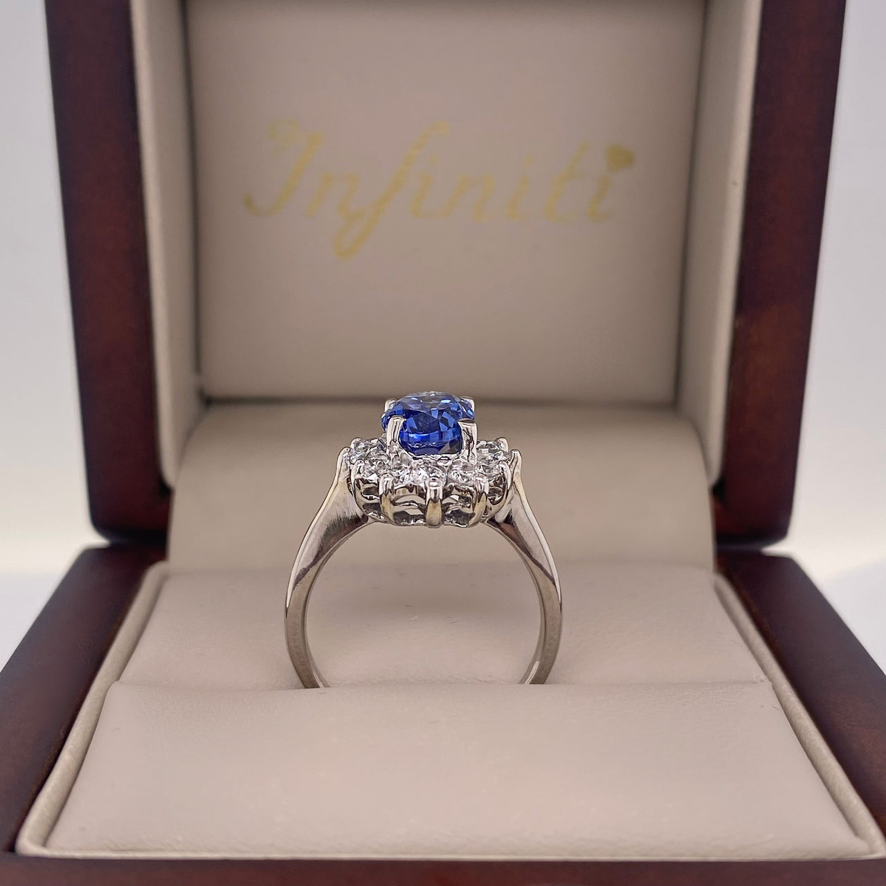 Anillo Oro Blanco 14k - Halo Zafiro Laboratorio 1.75 ct con Diamantes Lab
