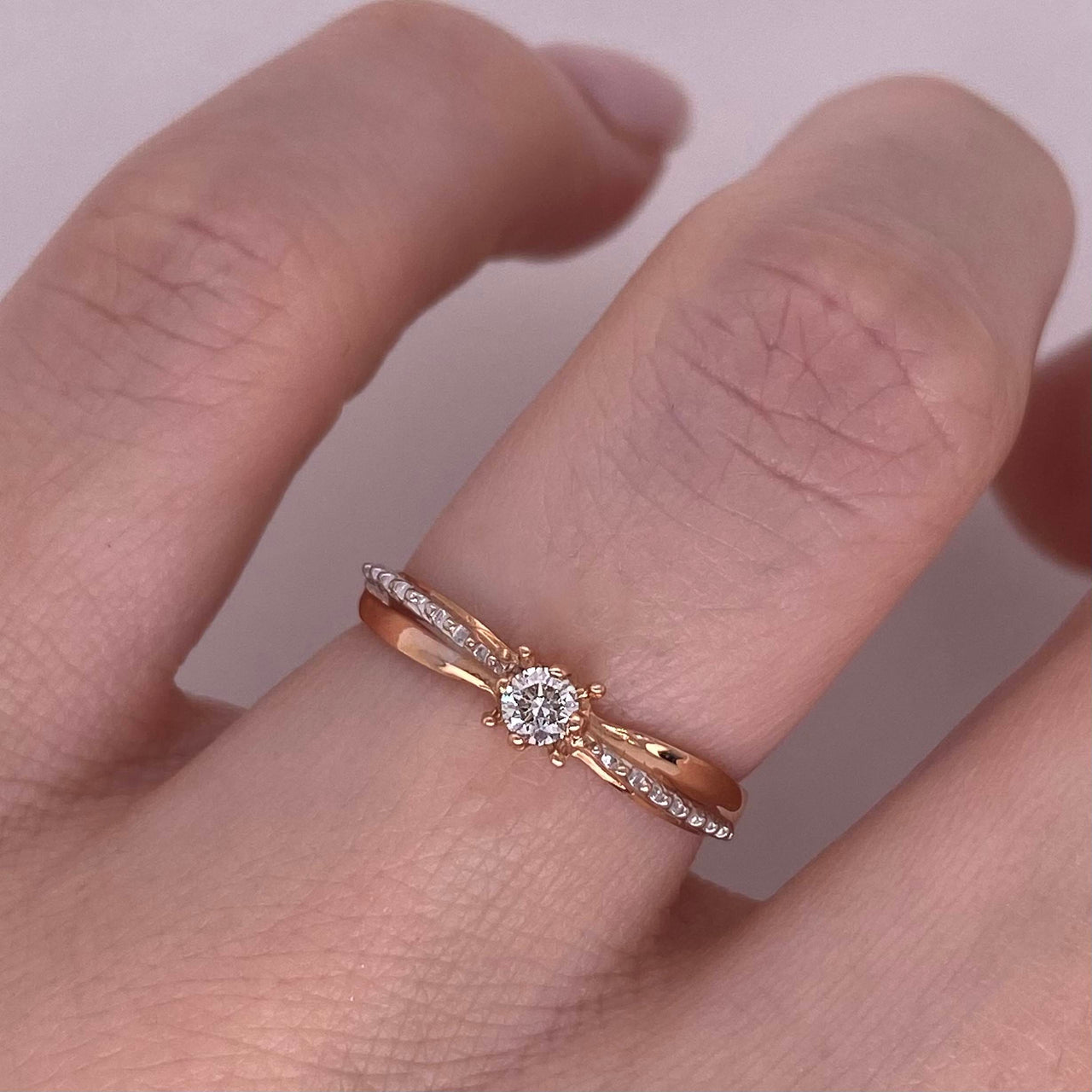 Anillo Oro Rosa 14k- Diamante Natural de 0.06 CT