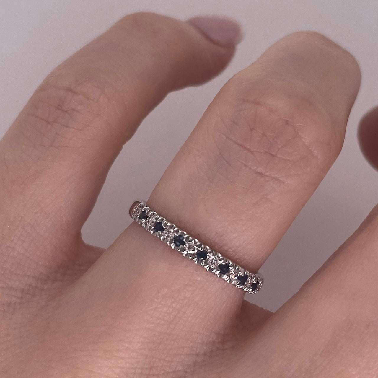 Churumbela Oro Blanco 14k - Diamante y Zafiro Natural 0.15 CTW