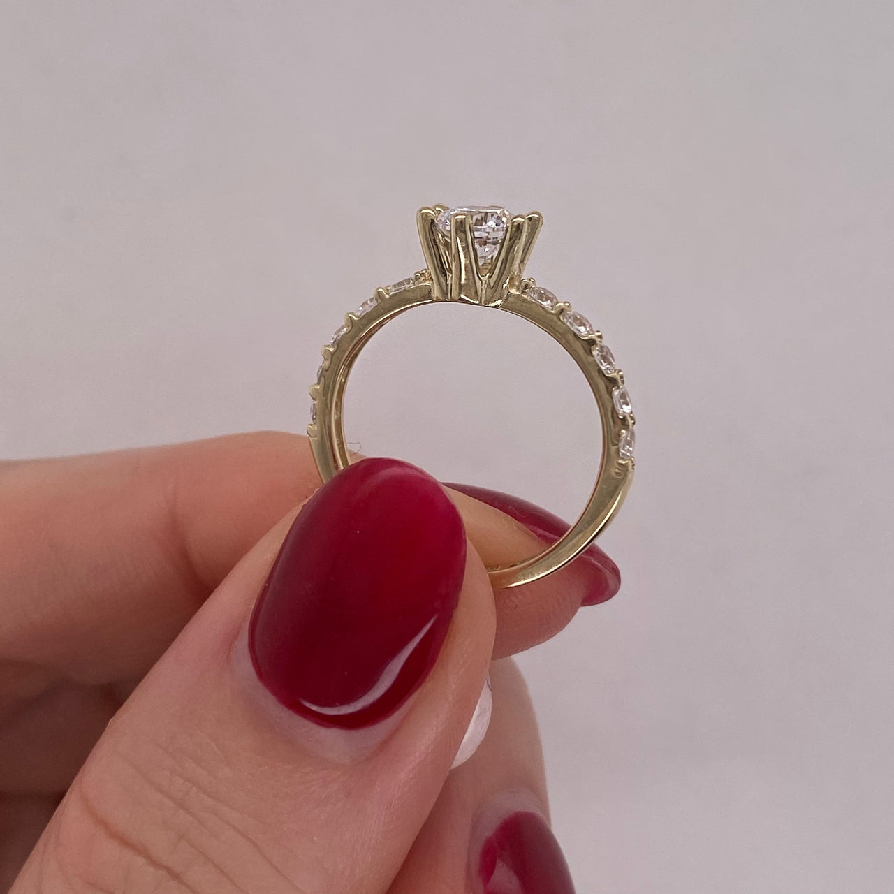 Anillo Oro 10k - Zirconia Central de 5 mm con Laterales