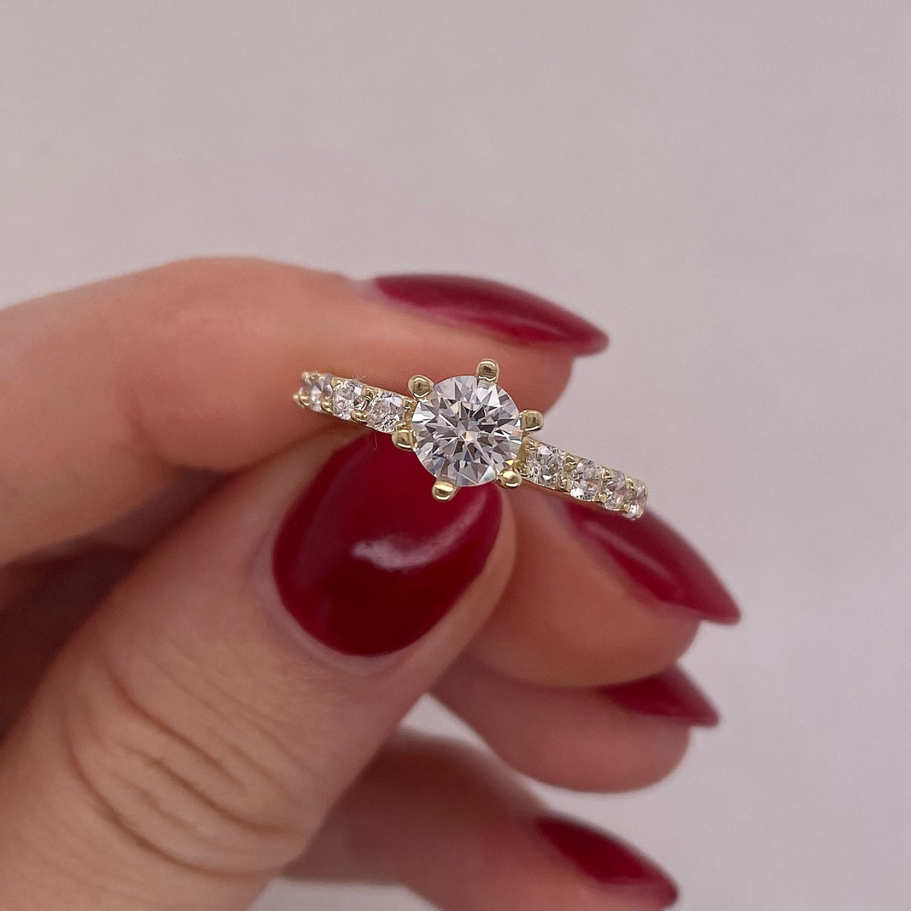 Anillo Oro 10k - Zirconia Central de 5 mm con Laterales