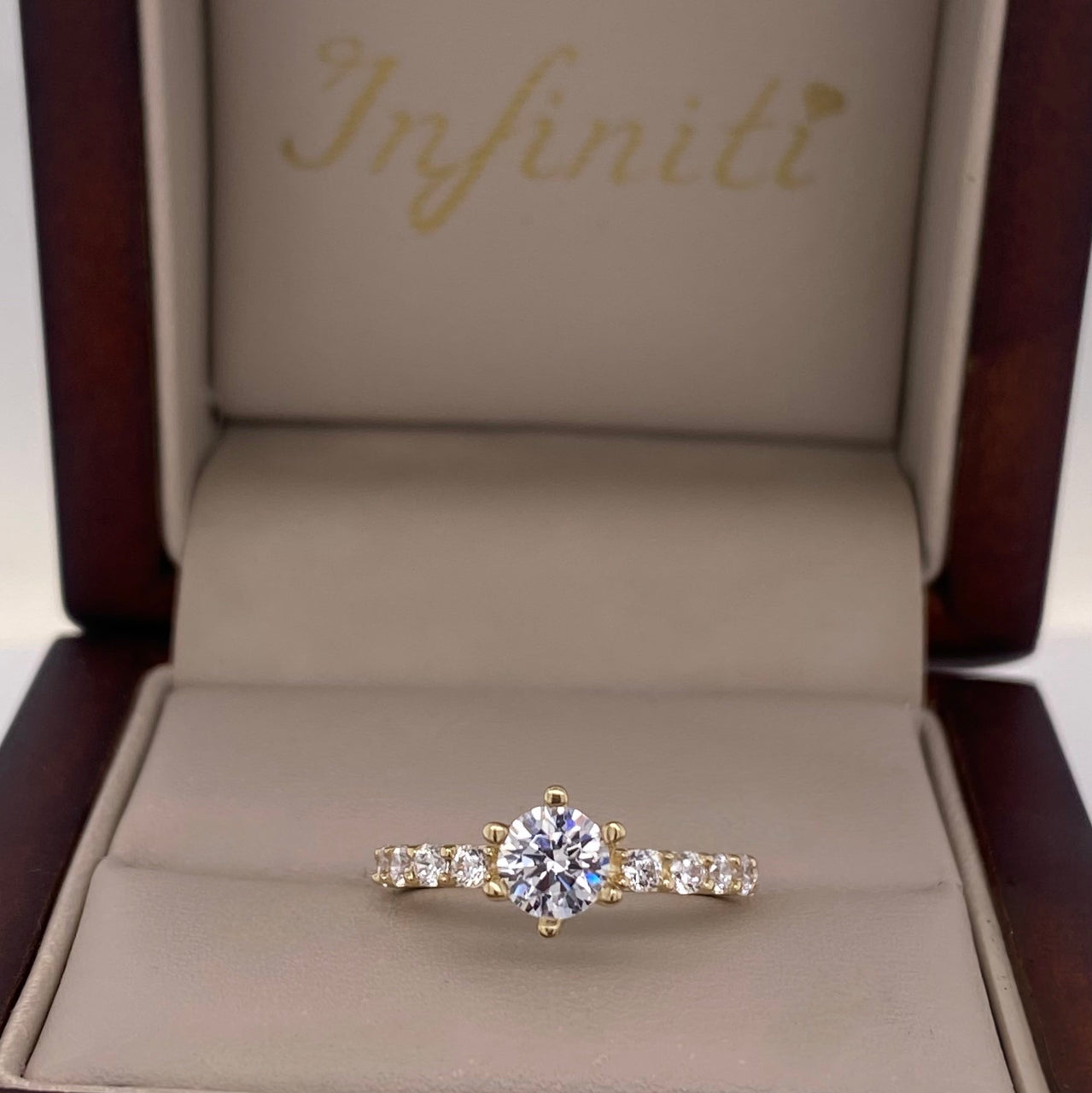 Anillo Oro 10k - Zirconia Central de 5 mm con Laterales