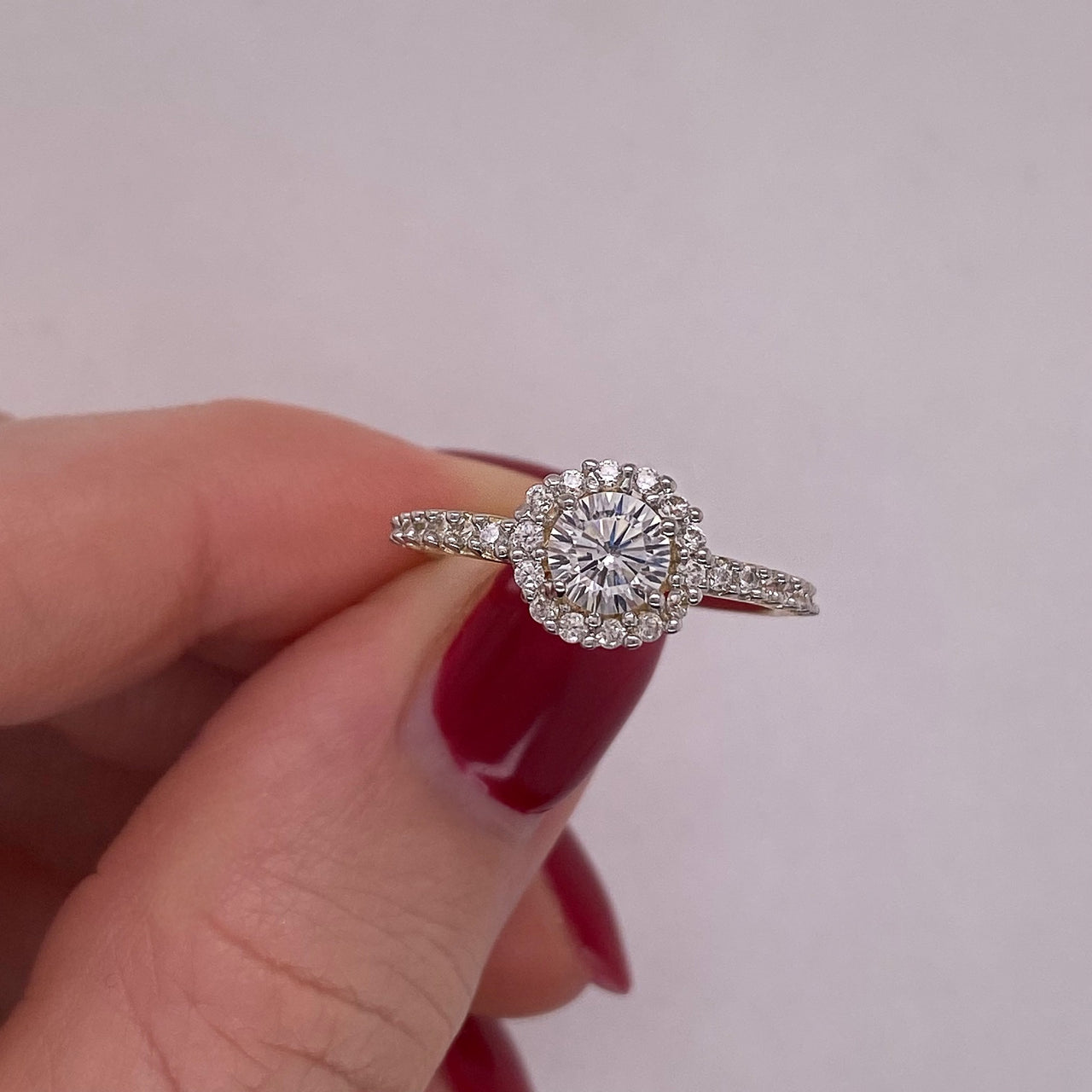 Anillo Oro Amarillo 10k, Estilo Pavé Zirconia Central 5.2 mm