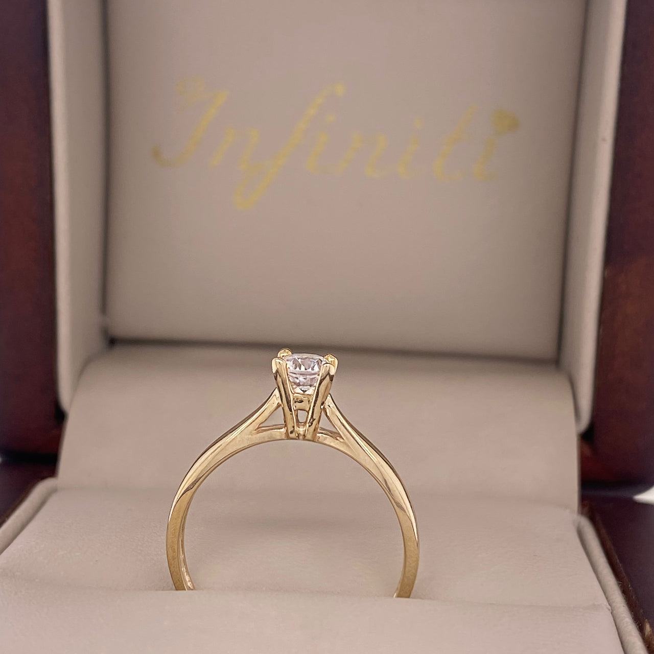 Anillo Oro 10k, Solitario Estilo Catedral, Zirconia de 4 mm