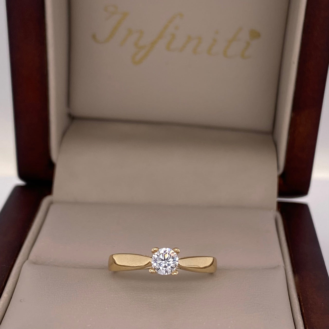 Anillo Oro 10k, Solitario Estilo Catedral, Zirconia de 4 mm