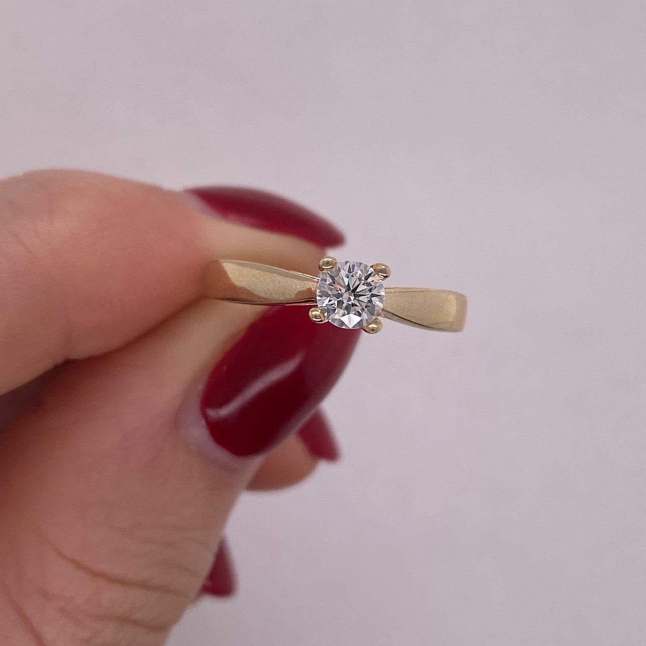 Anillo Oro 10k, Solitario Estilo Catedral, Zirconia de 4 mm