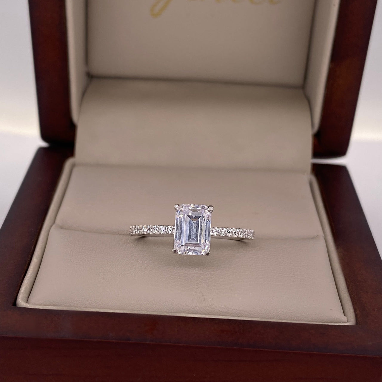 Anillo Oro Blanco 14k - Corte Esmeralda 7x5 mm