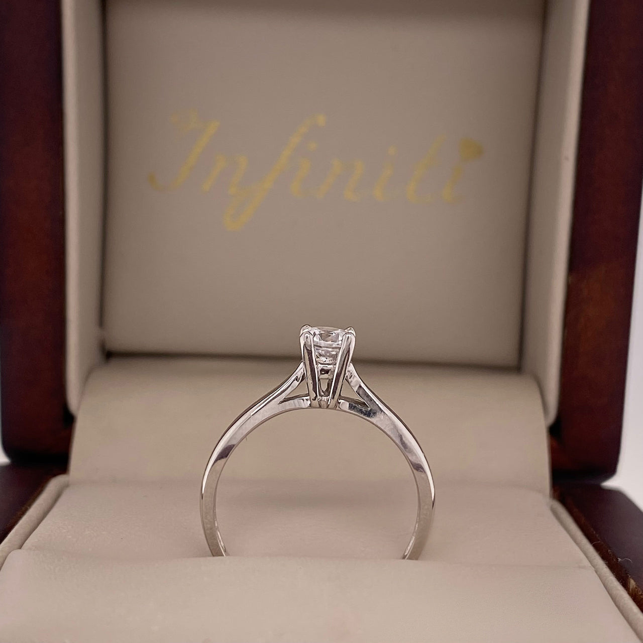 Anillo Oro Blanco 10k, Solitario con Zirconia de 4 mm