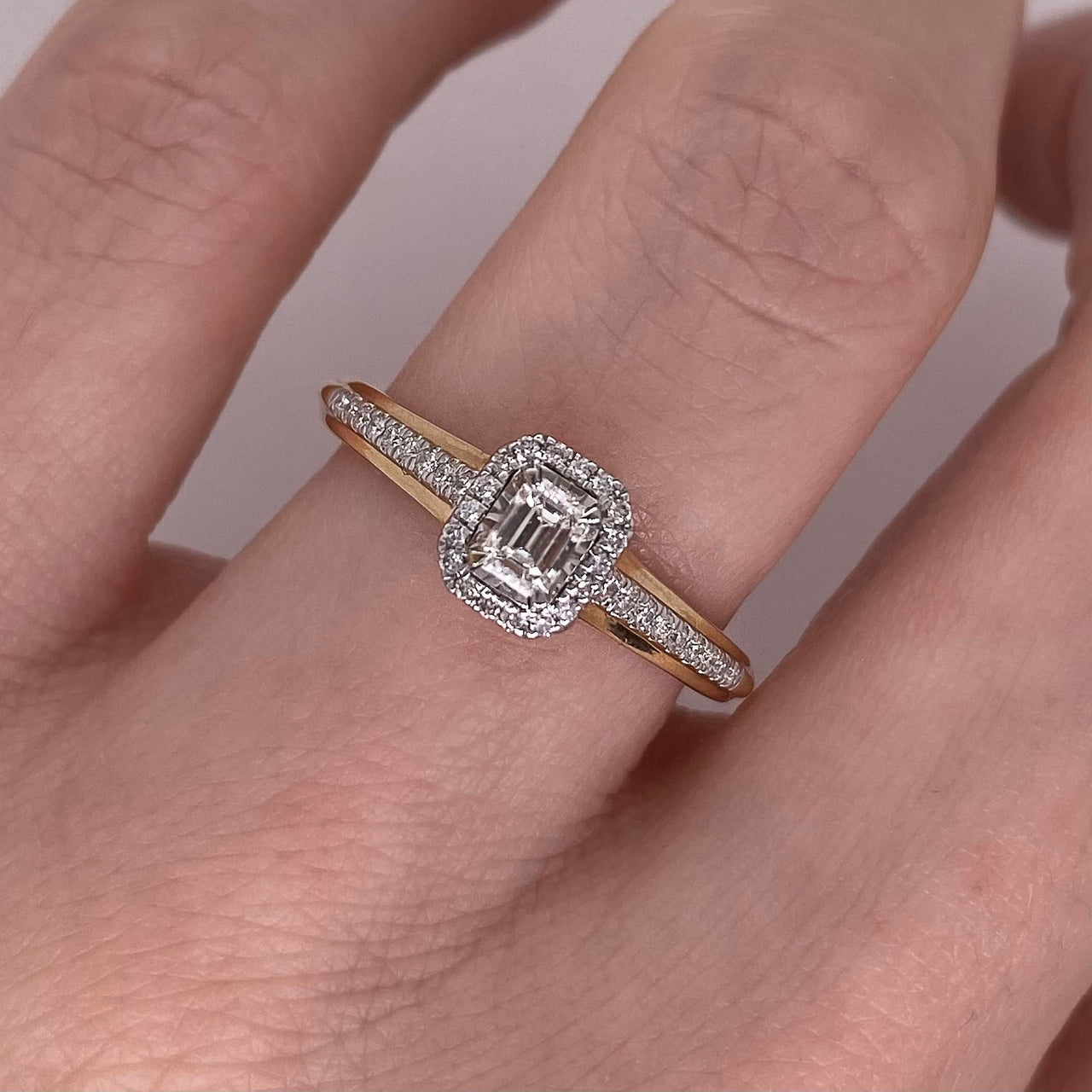 Anillo Oro Amarillo 14k - Diamante Natural Corte Esmeralda 0.31 CTW
