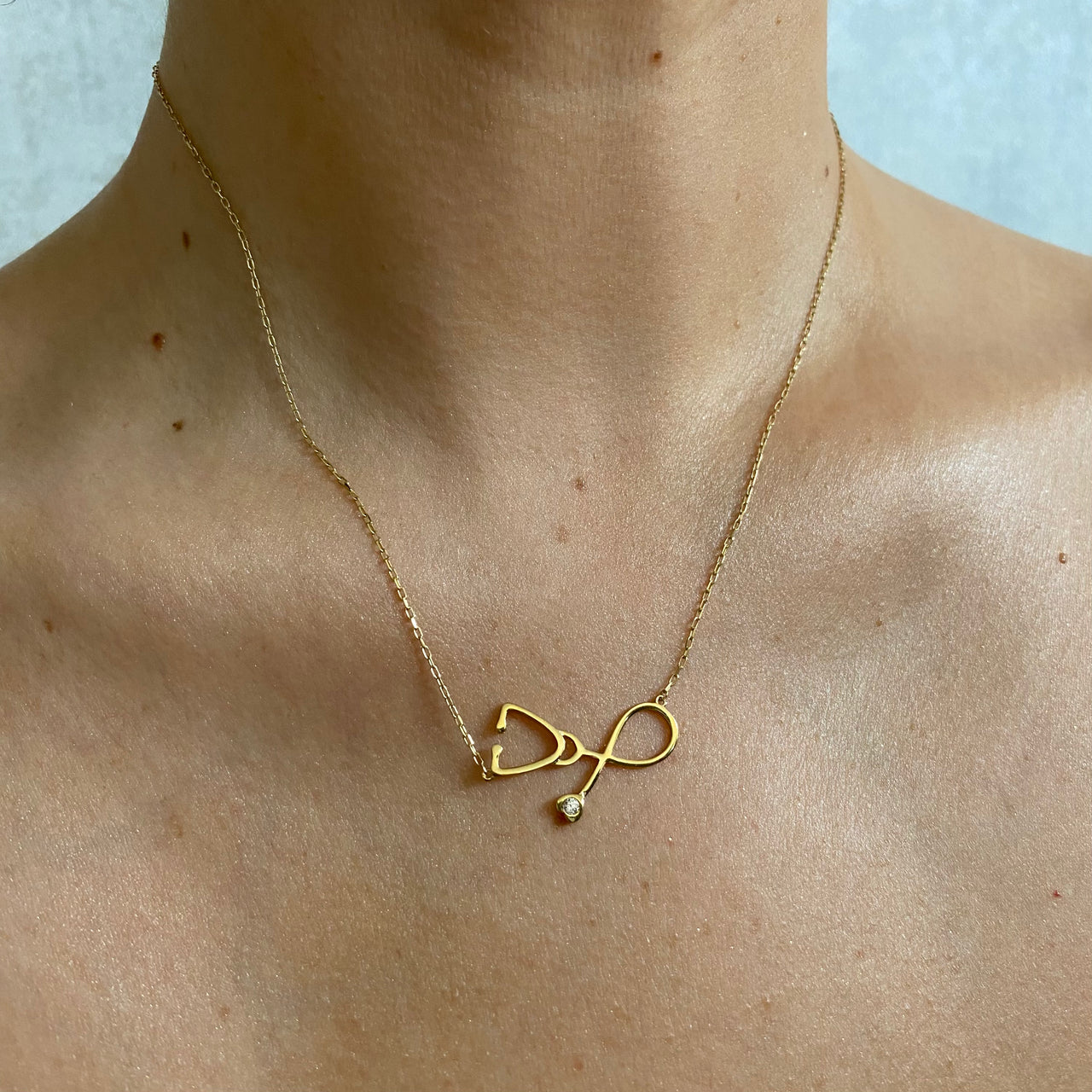 Gargantilla Oro 10k - Estetoscopio con Zirconia, 45 cm Largo
