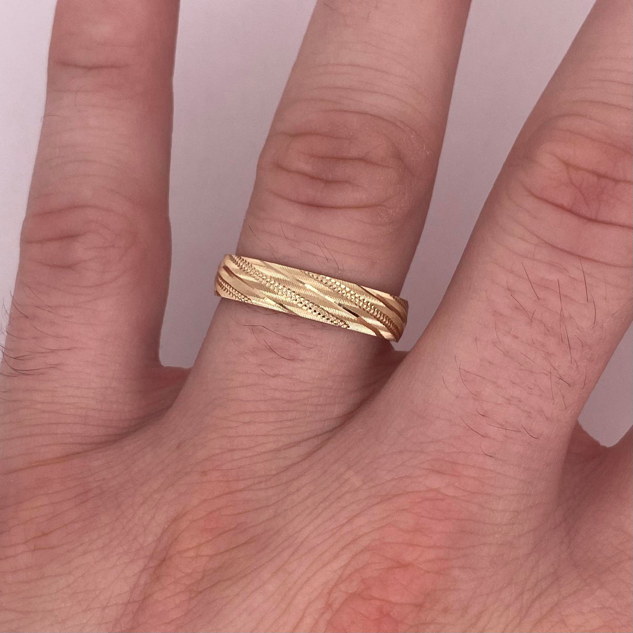 Argolla Oro 14k - Acabado Facetado con Confort, Ancho 5 mm