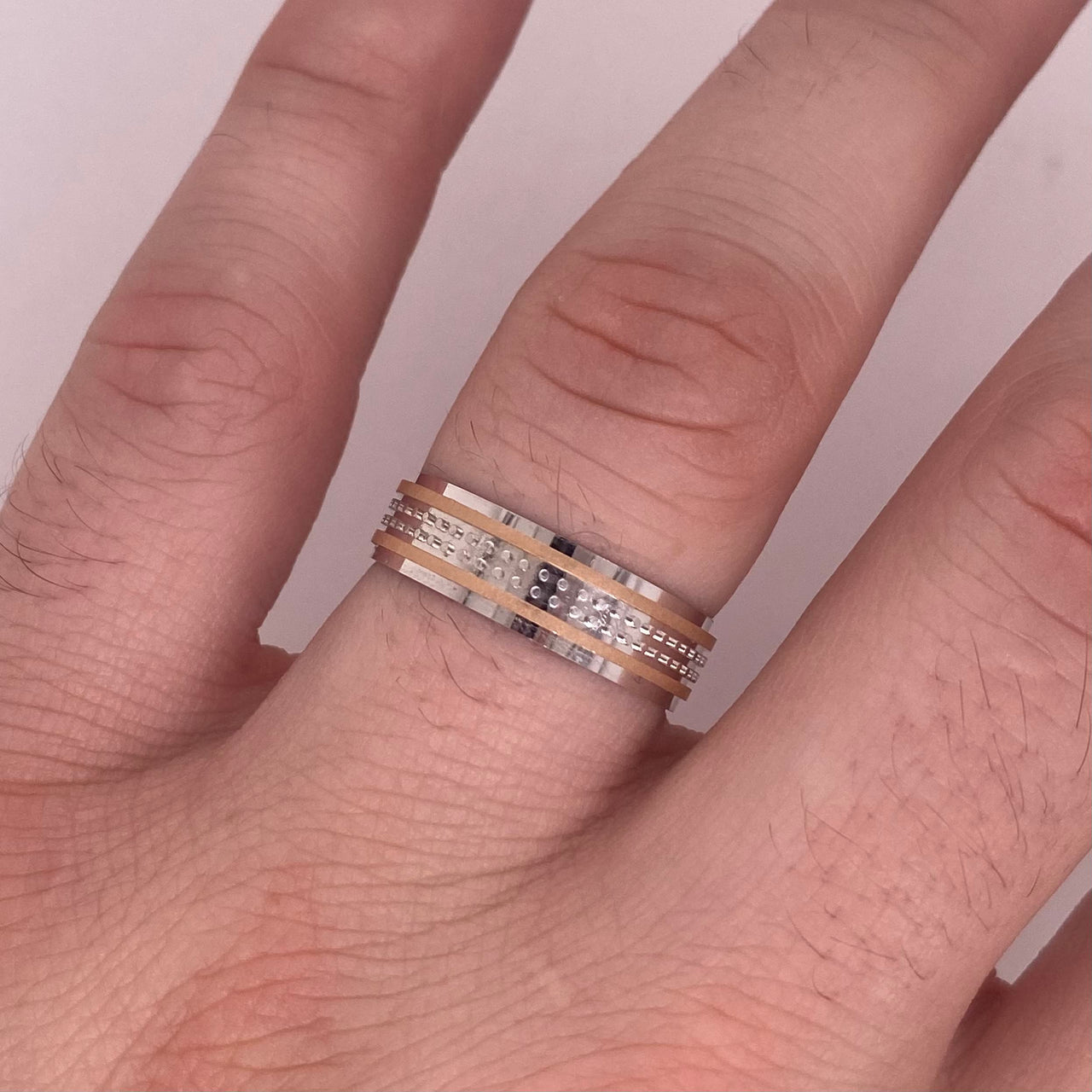 Argolla Oro Blanco con Rosa 14k - Acabado Mate Liso, Ancho 6 mm