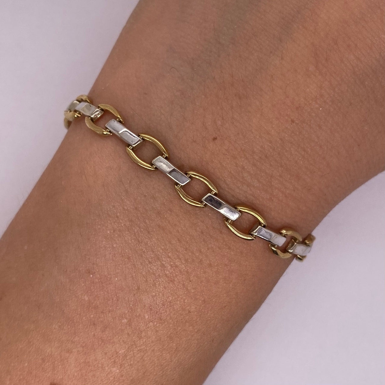 Pulsera Oro 10k, con Eslabón Cuadro y barritas Lisas, Largo 18 cm, Ancho 6 mm, Oro 10k