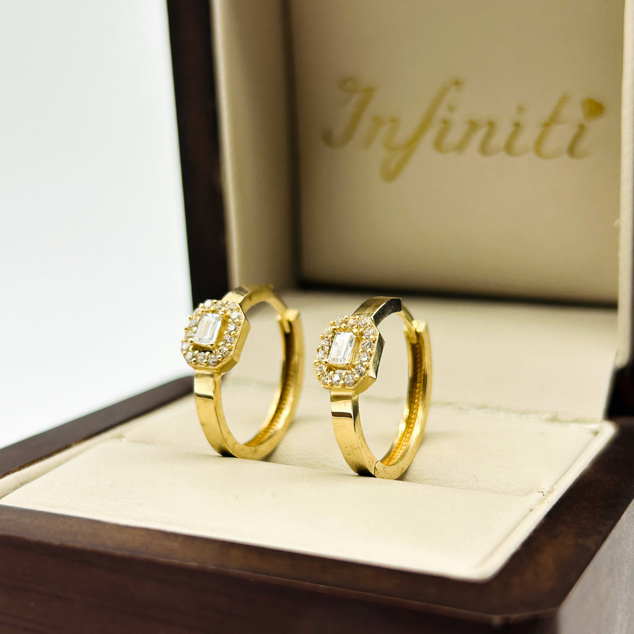 Huggies Oro 10k - Halo con Zirconias