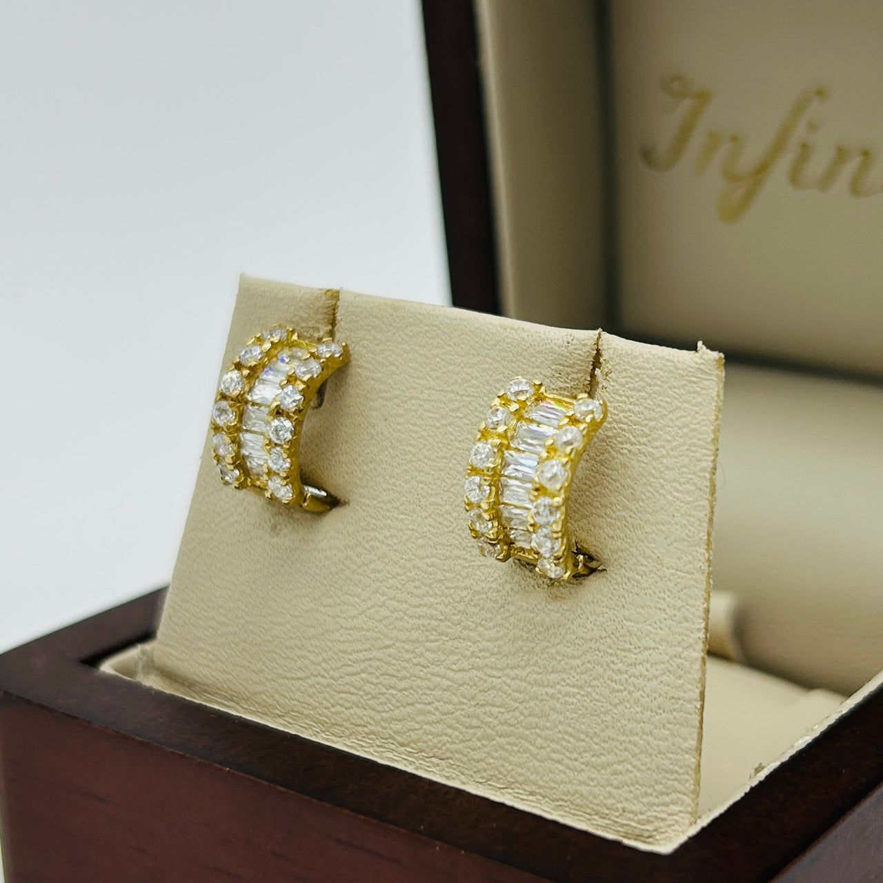 Huggies Oro 10k - Con Zirconia