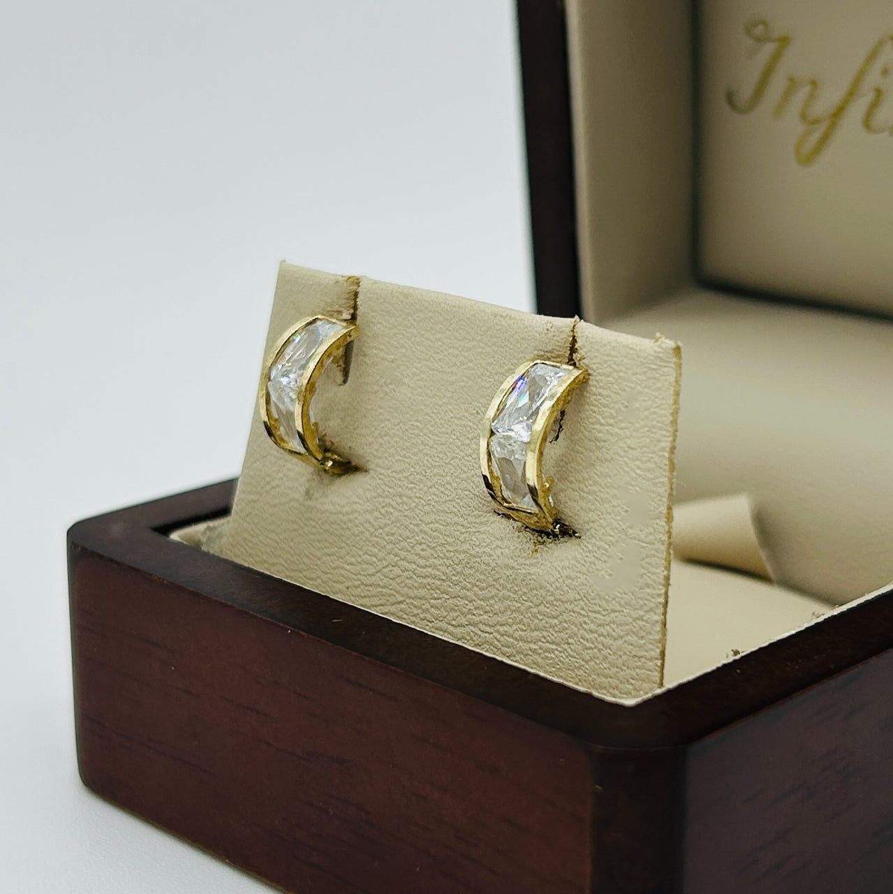 Huggies Oro 10k - Zirconia