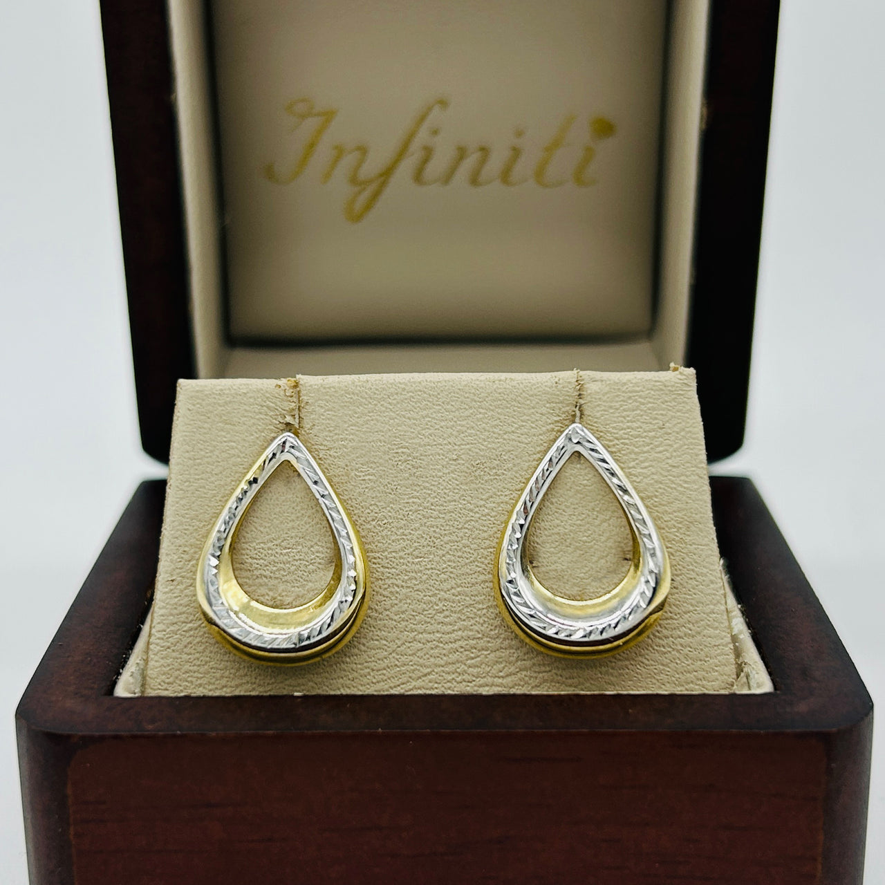 Arete Oro 10k - Forma de Gota Diamantada