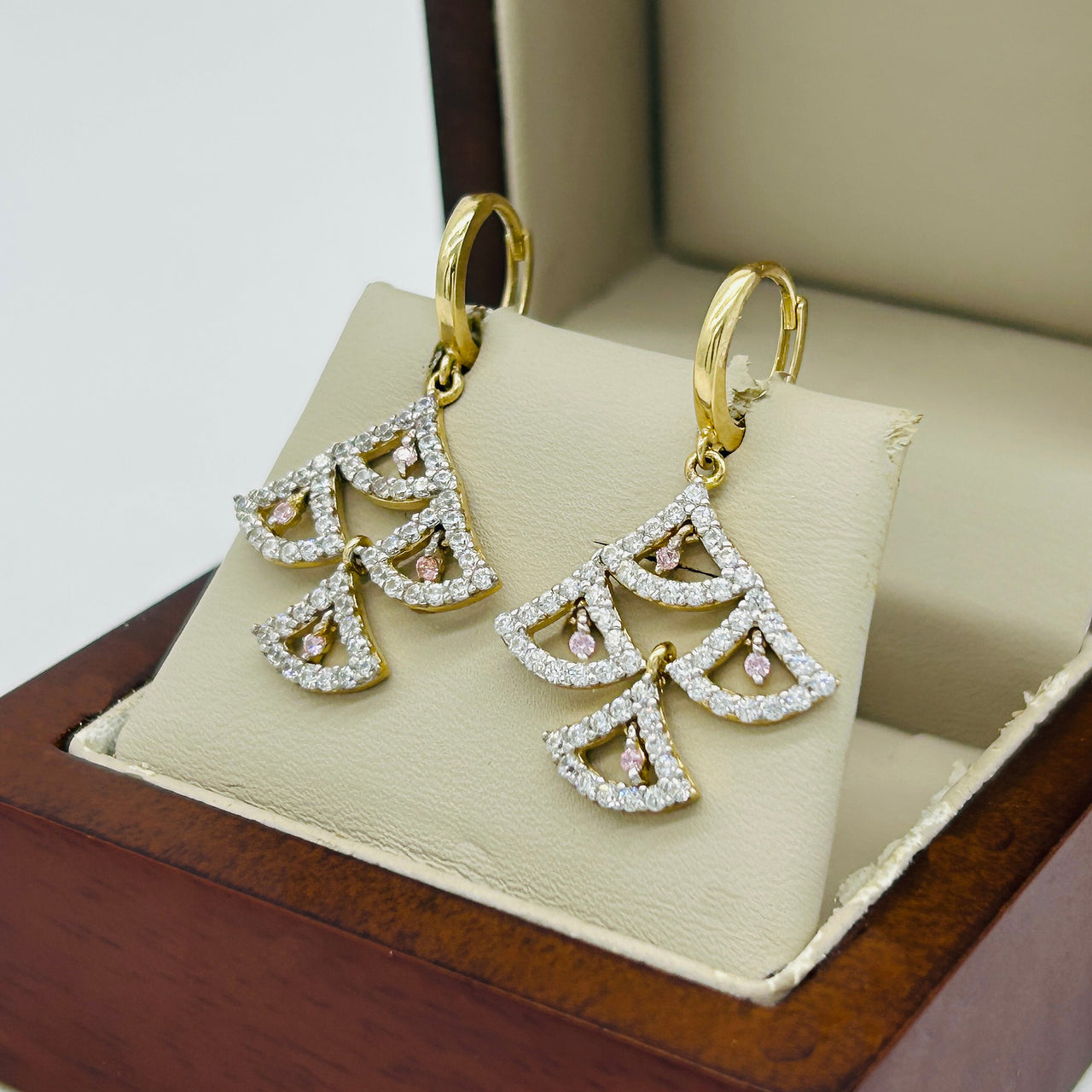 Arete Oro 10k - Triángulos con Zirconia