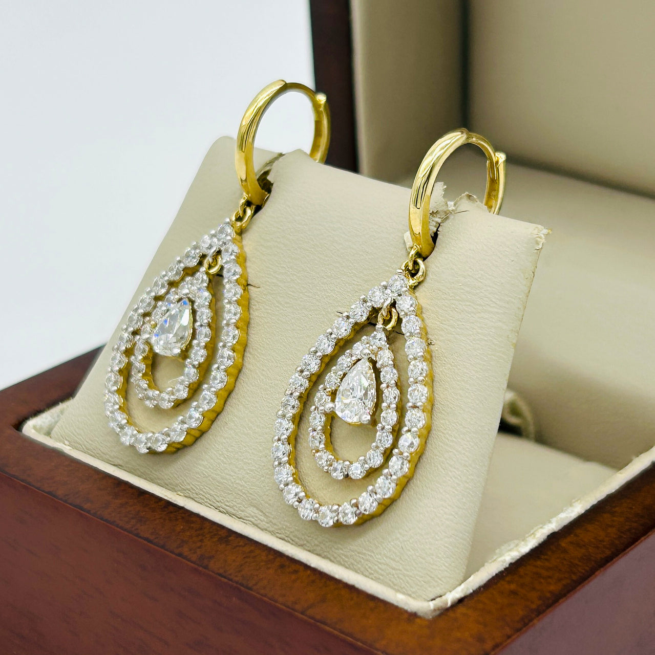 Arete Oro 10k - Gota con Zirconias