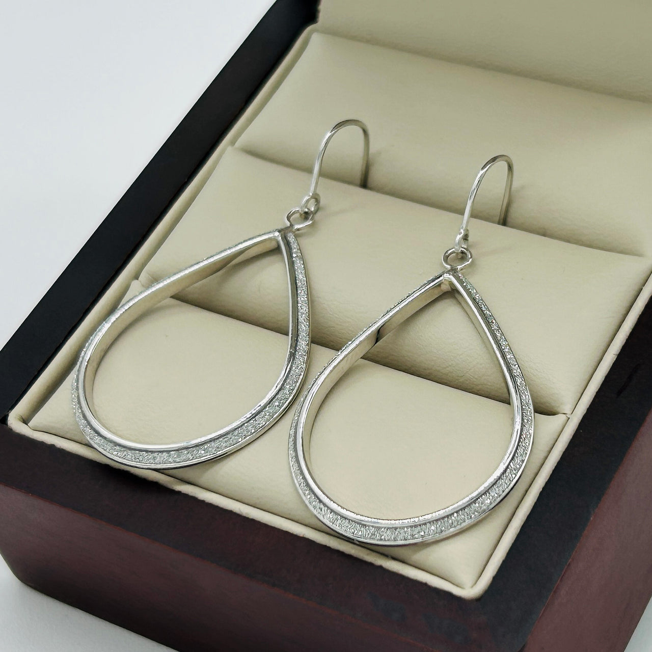 Arete Oro Blanco 10k - Gota Diamantada