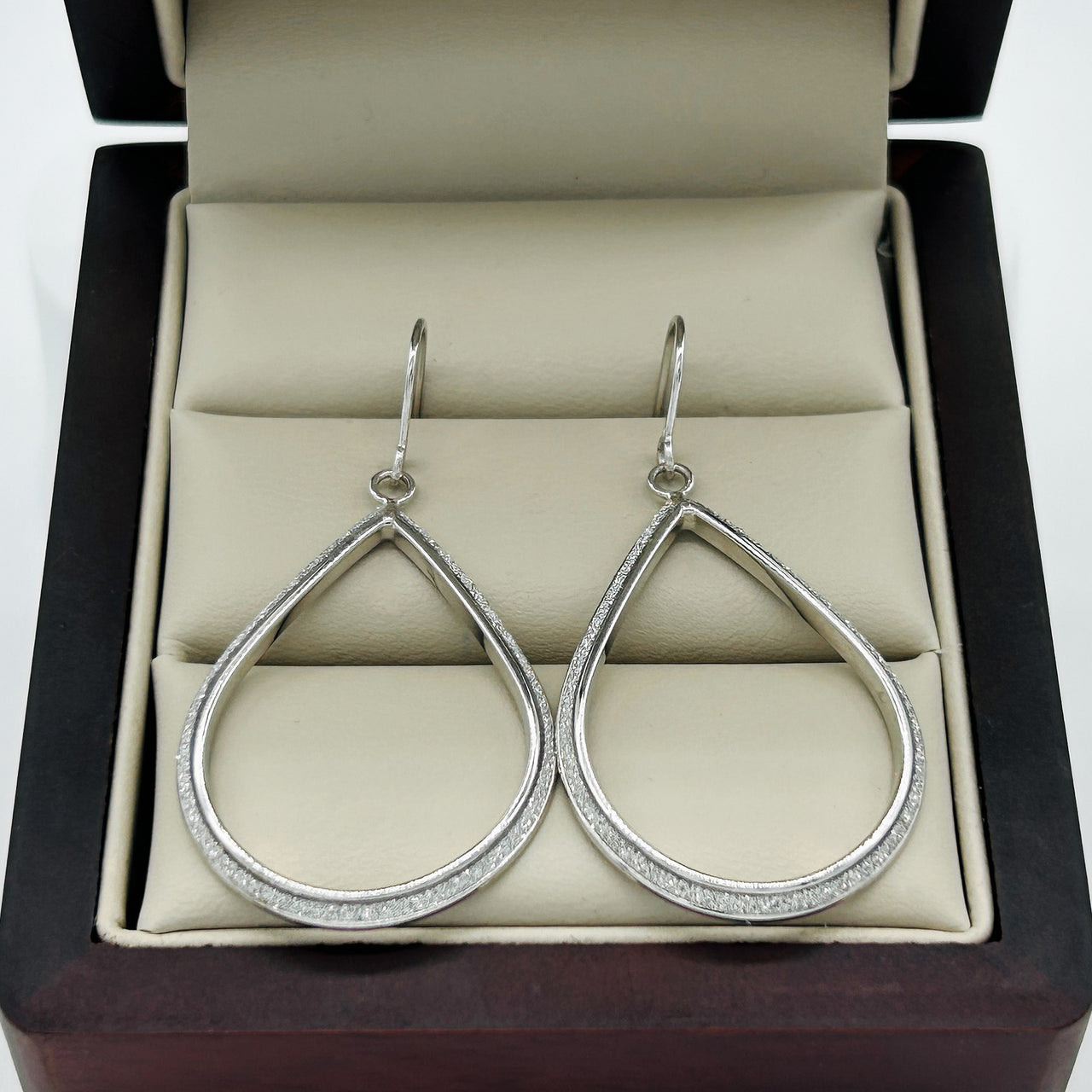 Arete Oro Blanco 10k - Gota Diamantada