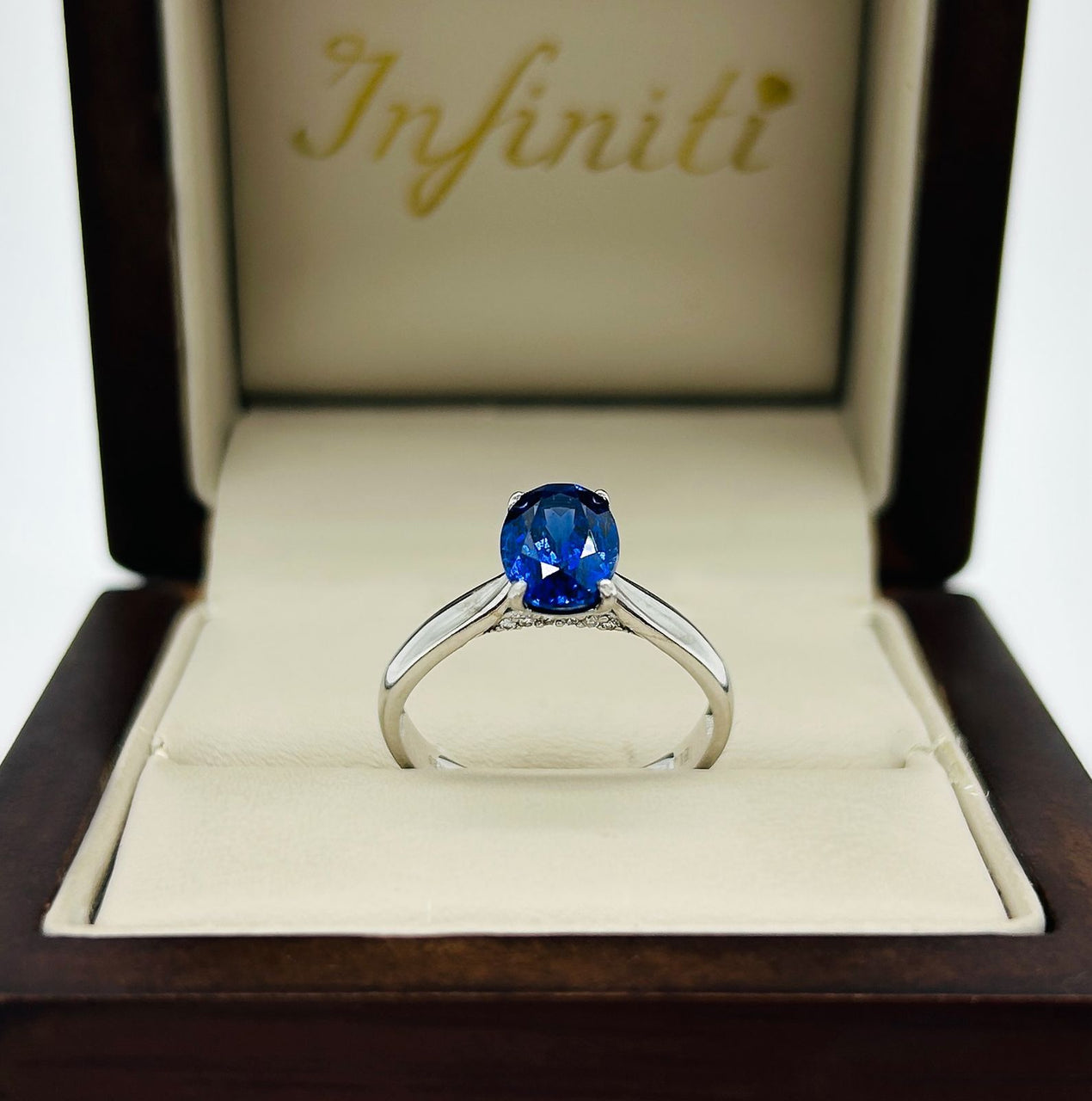 Anillo Oro Blanco 14k - Zafiro Laboratorio 1.6 CT