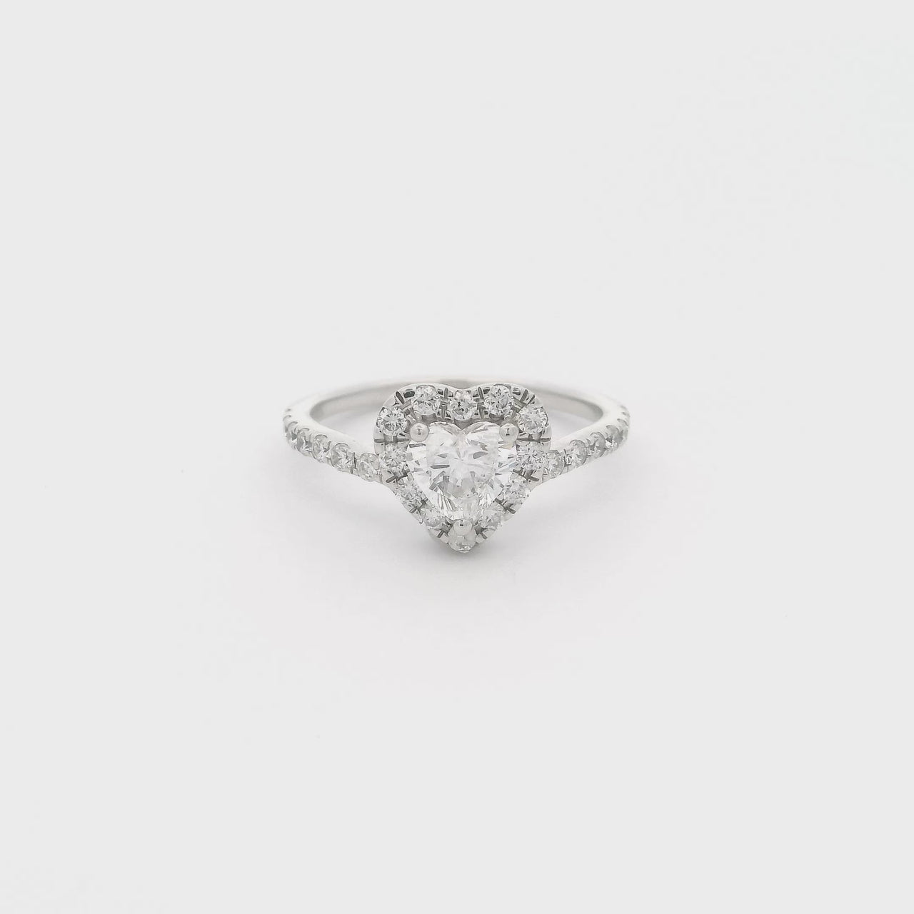 Anillo Oro Blanco 14k - Forma Corazón con Halo Diamante Laboratorio