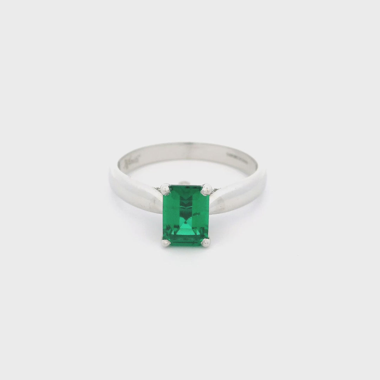 Anillo Oro Blanco 14k - Esmeralda Laboratorio 0.85 CT