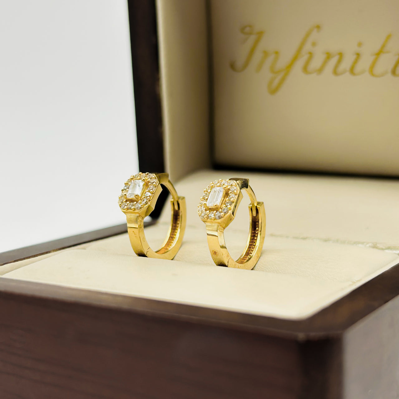 Huggies Oro 10k - Halo con Zirconias