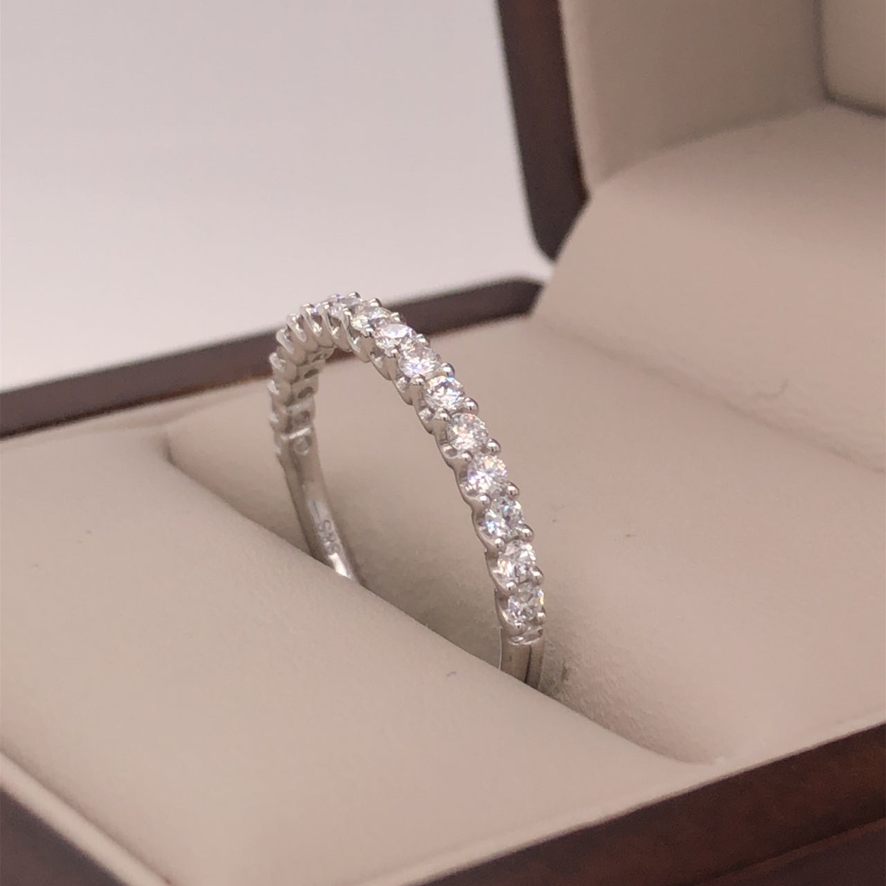 Churumbela Oro Blanco 14k - Forma U con 33 pts Totales
