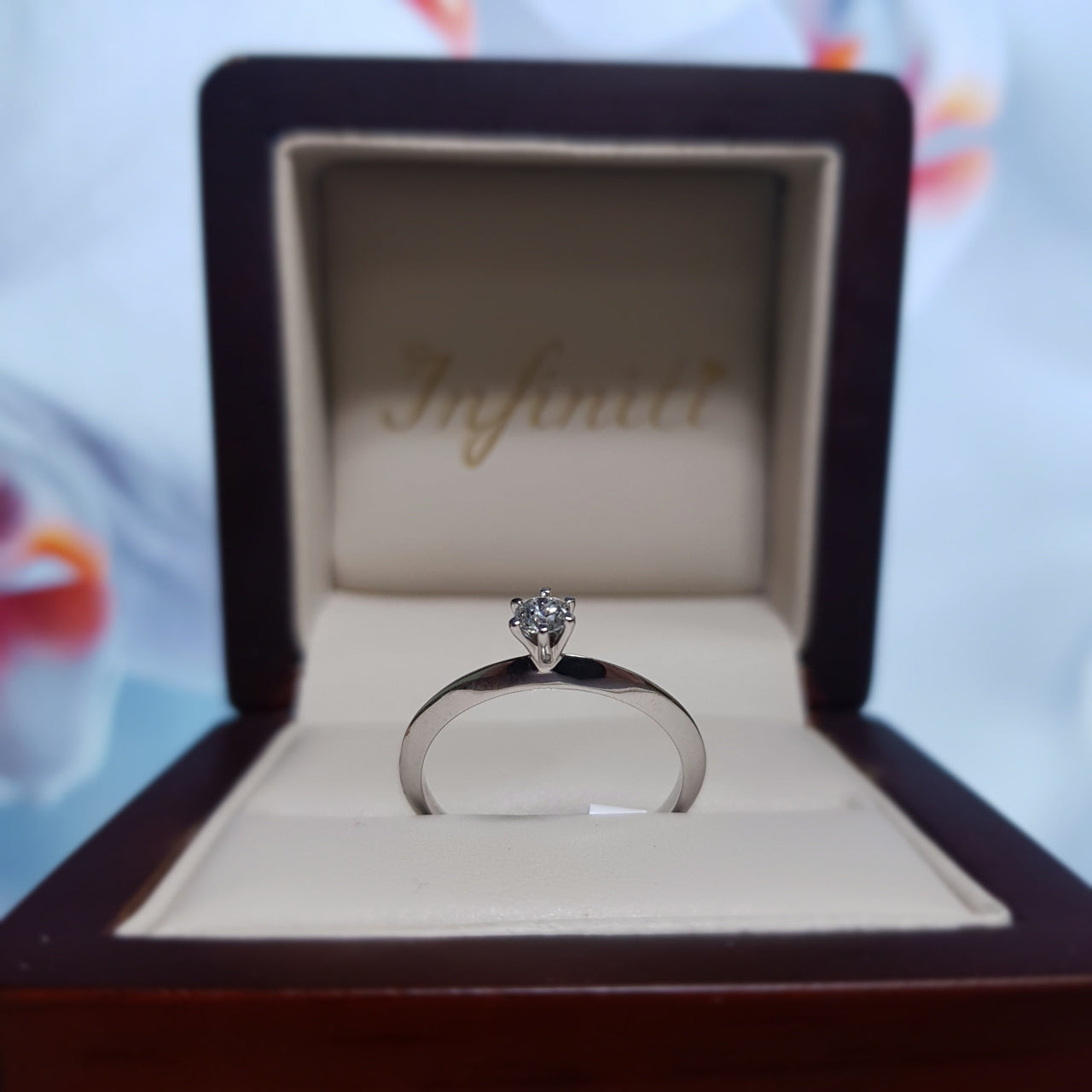 Anillo Solitario Oro Blanco 14k, Diamante de 10 Puntos - Infiniti Joyas