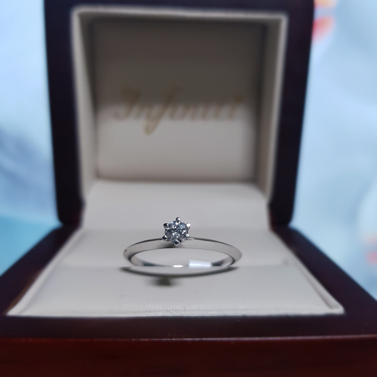 Anillo Solitario Oro Blanco 14k, Diamante de 10 Puntos - Infiniti Joyas