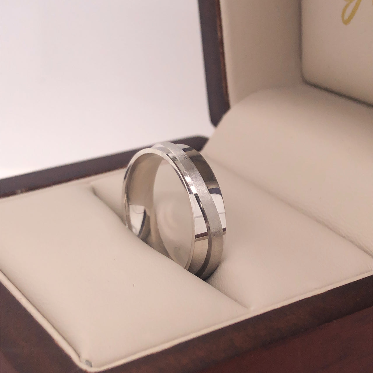 Argolla Oro Blanco 14k - Acabado Liso Línea Mate con Confort, Ancho 5 mm