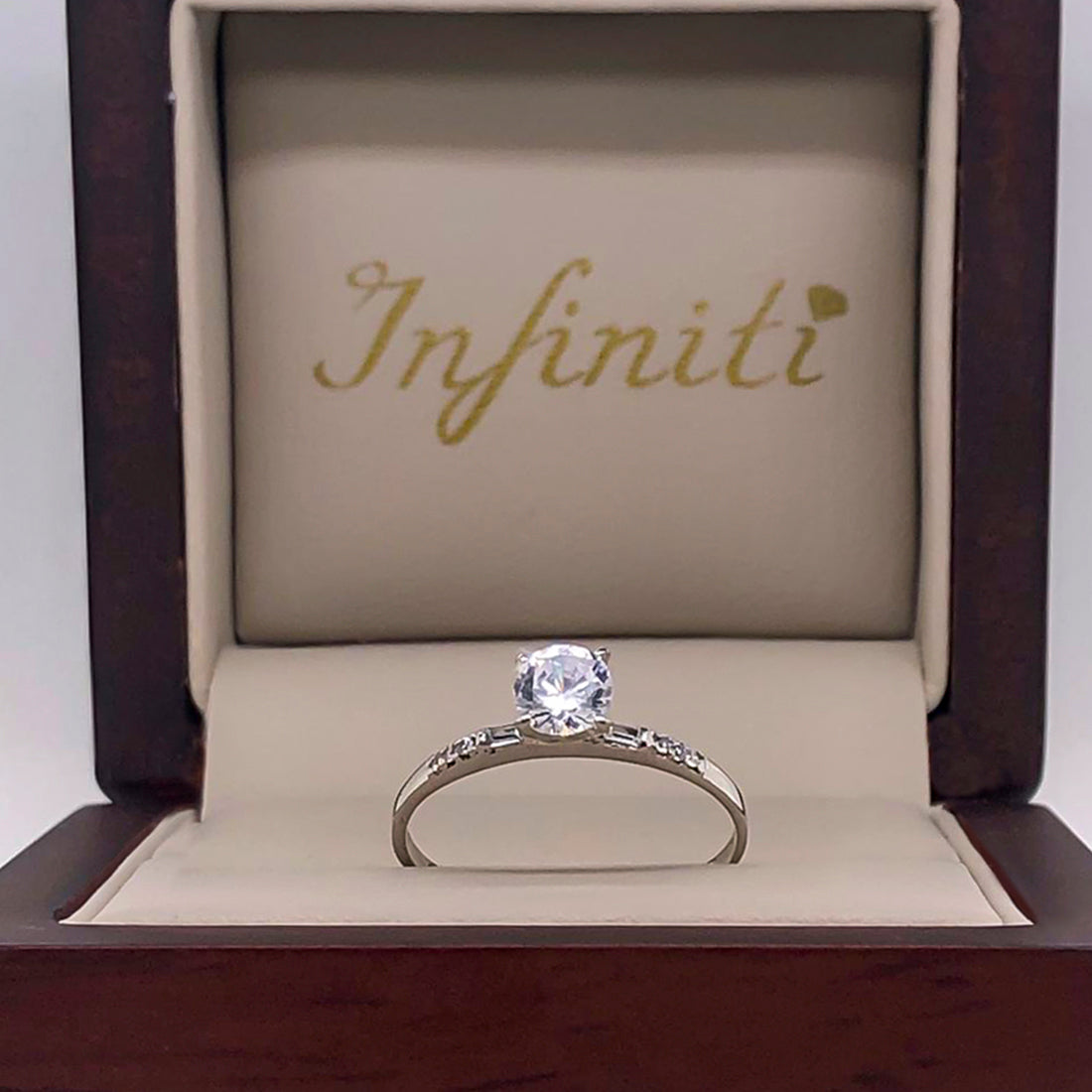 Anillo Oro Blanco 10k - Zirconia de 5 mm