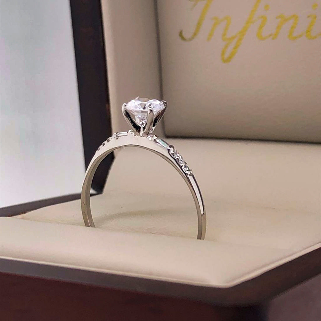 Anillo Oro Blanco 10k - Zirconia de 5 mm