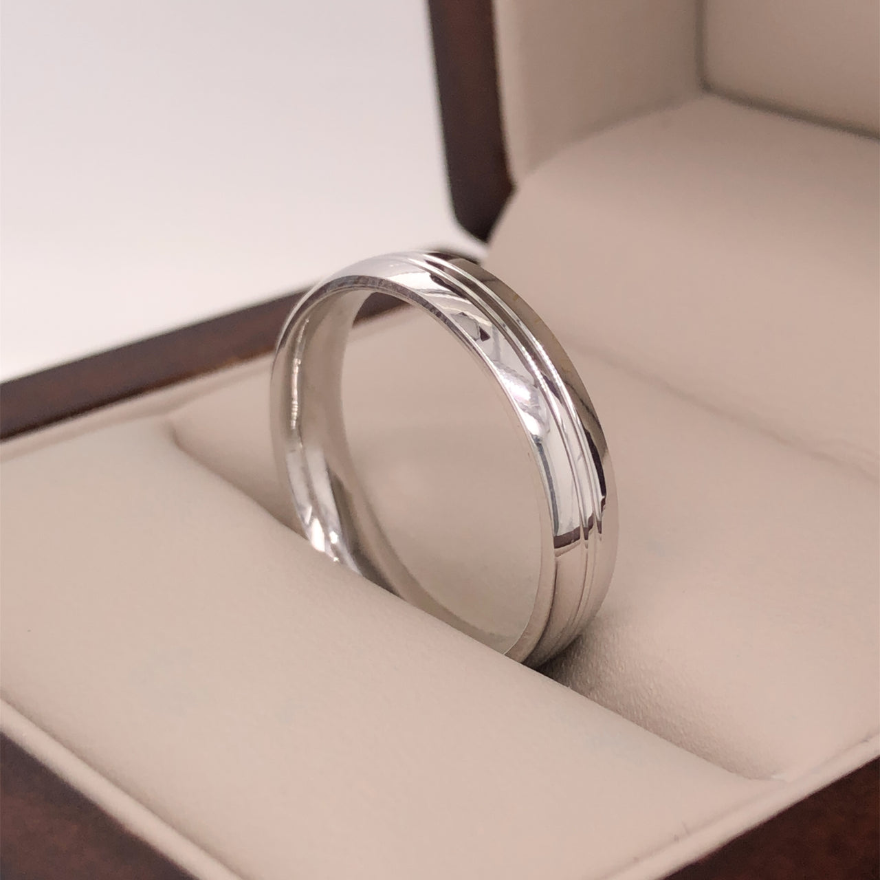 Argolla Oro Blanco 14k - Acabado Liso con Confort, Ancho de 4 mm