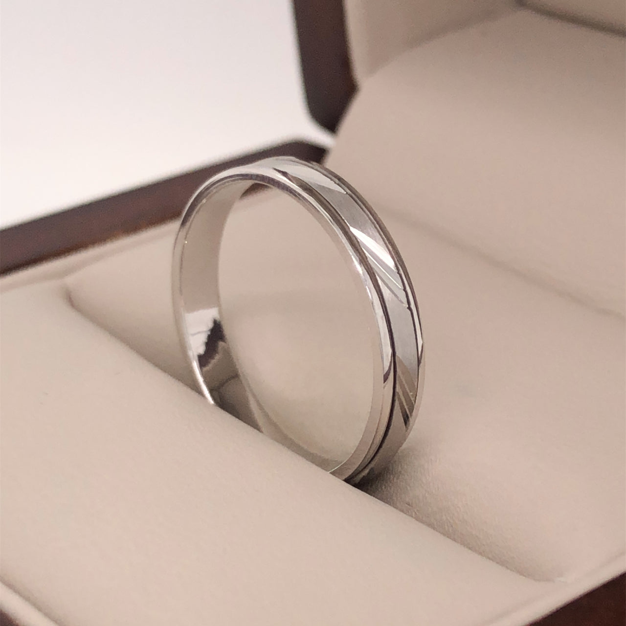 Argolla Oro Blanco 14k - Diamantada Giratoria, Ancho 3 mm