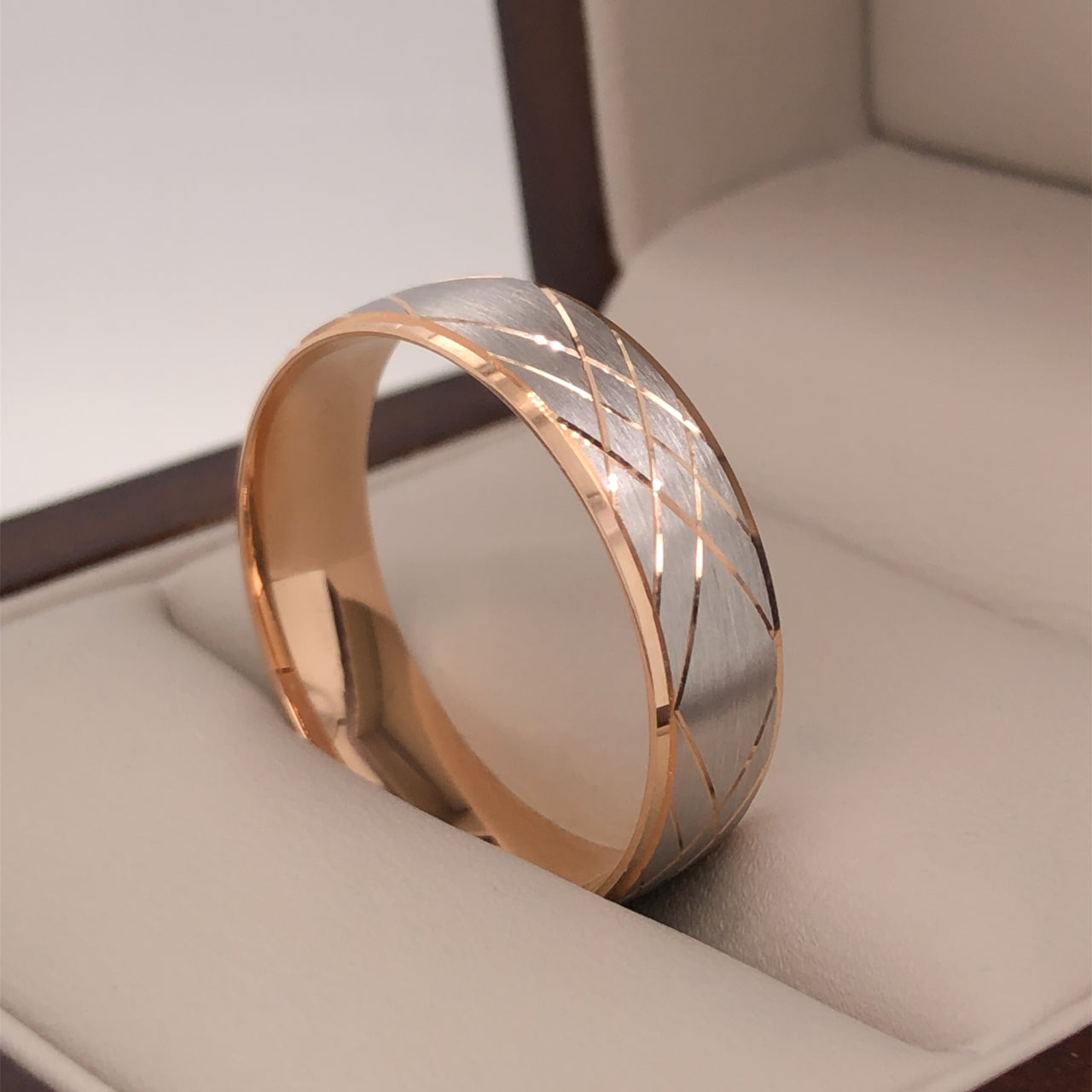 Argolla Oro Rosa 14k, Diamantada 6 mm, Acabado Platinado  *PRECIO UNITARIO