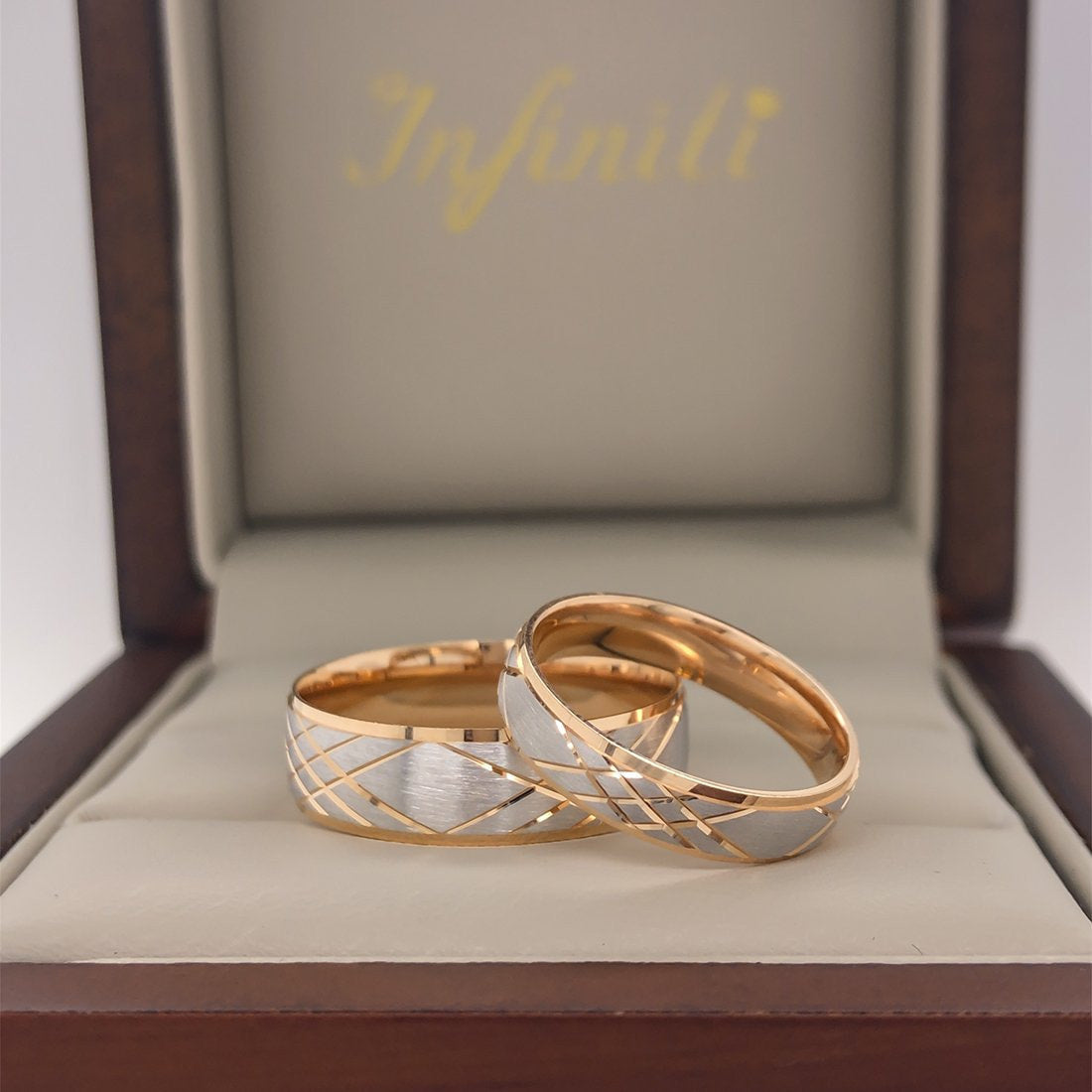 Argolla Oro Rosa 14k, Diamantada Oro Rosa 4 mm, Acabado Platinado  *PRECIO UNITARIO - Infiniti Joyas