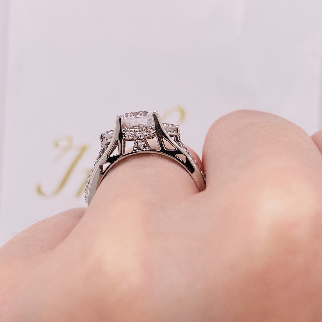 Anillo Oro Blanco 14k, Tres Piedras con Zirconia Central 7 mm - Infiniti Joyas