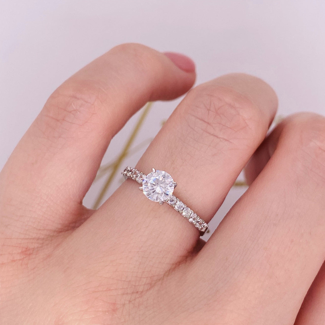 Anillo Oro Blanco 14k, Pavé con Zirconia Central 5 mm