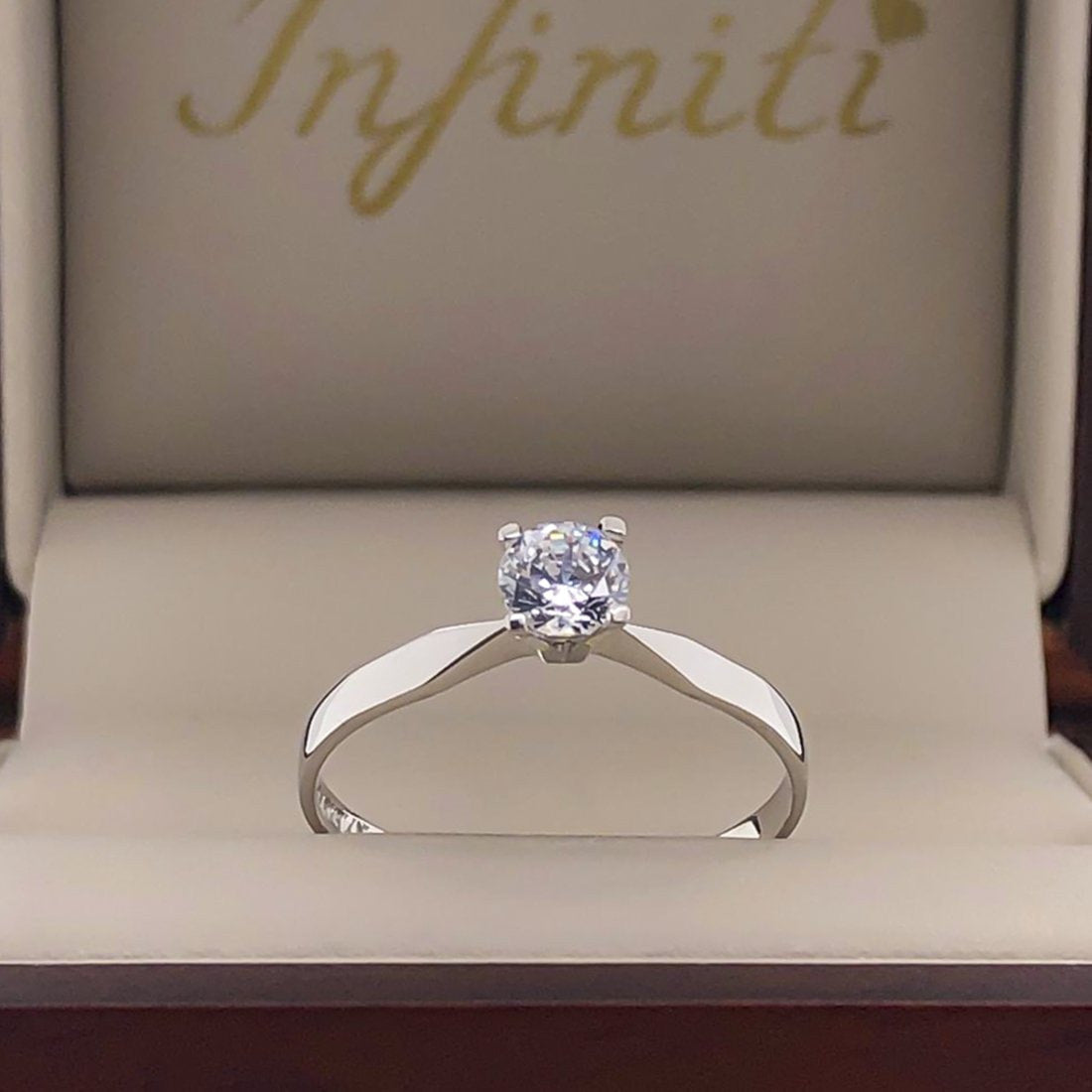 Anillo Oro Blanco 14k, Solitario Zirconia de 4.5 mm - Infiniti Joyas