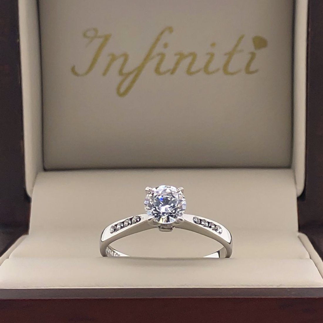 Anillo Oro Blanco 14k, Zirconia Central 5.5 mm - Infiniti Joyas