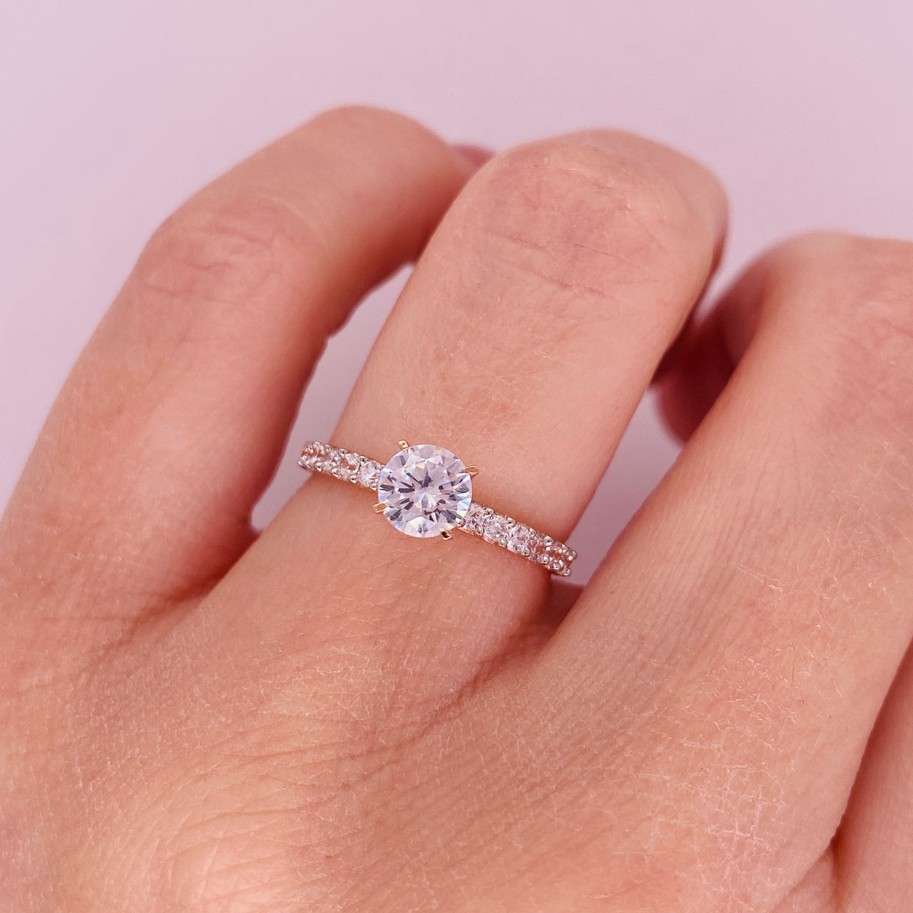 Anillo Oro Rosa 14k - Zirconia Central de 5 mm