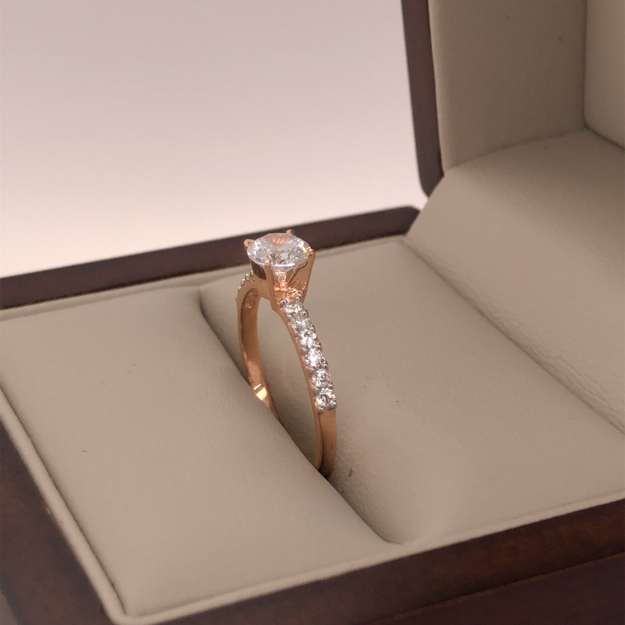 Anillo Oro Rosa 14k - Zirconia Central de 5 mm