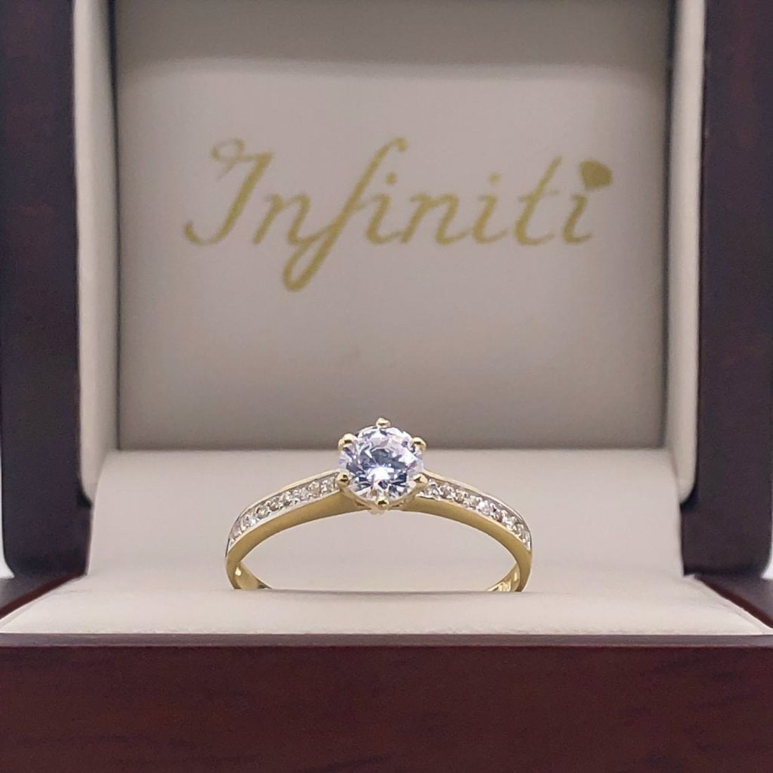 Anillo Oro 10k, Pavé Zirconia Central de 5 mm - Infiniti Joyas