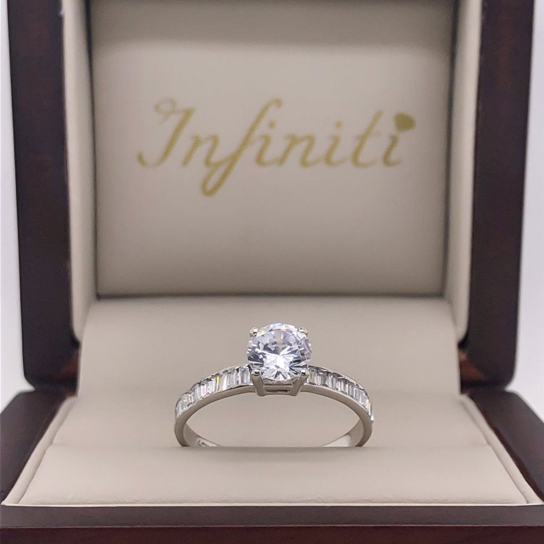 Anillo Oro Blanco 10k, Zirconia Central de 6 mm - Infiniti Joyas