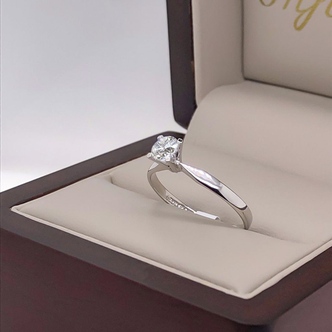 Anillo Oro Blanco 10k, Solitario Zirconia de 4 mm - Infiniti Joyas